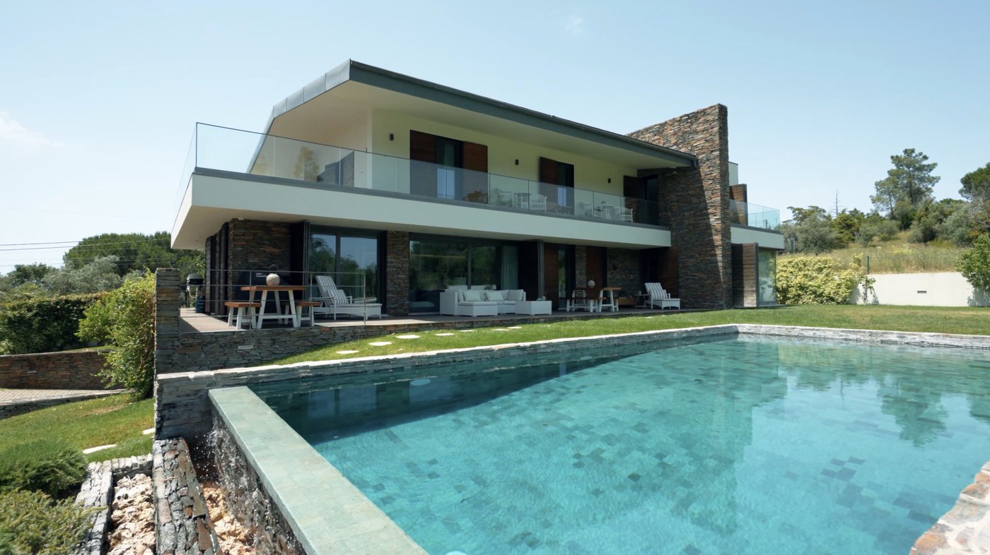 Arrábida Villa — exterior and pool